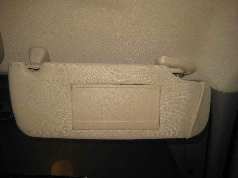 2000-2006-GM-Chevrolet-Tahoe-Vanity-Mirror-Light-Bulbs-Replacement-Guide-001