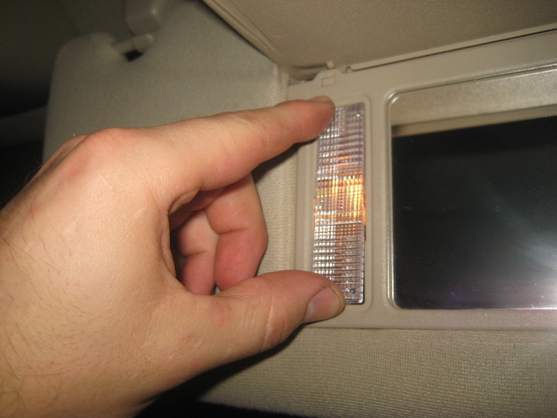 2000-2006-GM-Chevrolet-Tahoe-Vanity-Mirror-Light-Bulbs-Replacement-Guide-008