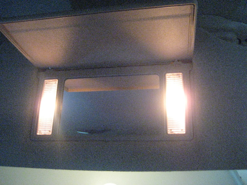 2000-2006-GM-Chevrolet-Tahoe-Vanity-Mirror-Light-Bulbs-Replacement-Guide-010
