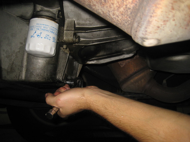 2000-2006-GM-Chevrolet-Tahoe-Engine-Oil-Change-Filter-Replacement-Guide-009