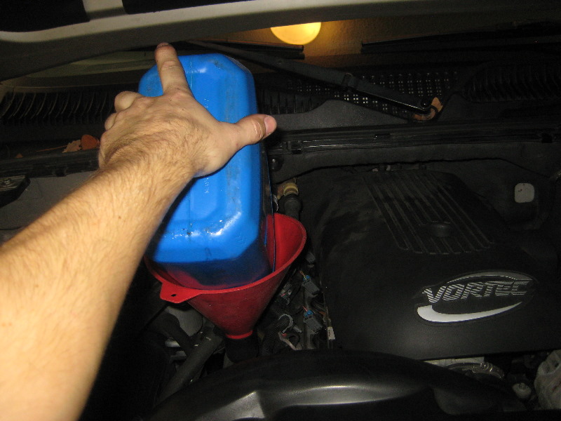 2000-2006-GM-Chevrolet-Tahoe-Engine-Oil-Change-Filter-Replacement-Guide-015