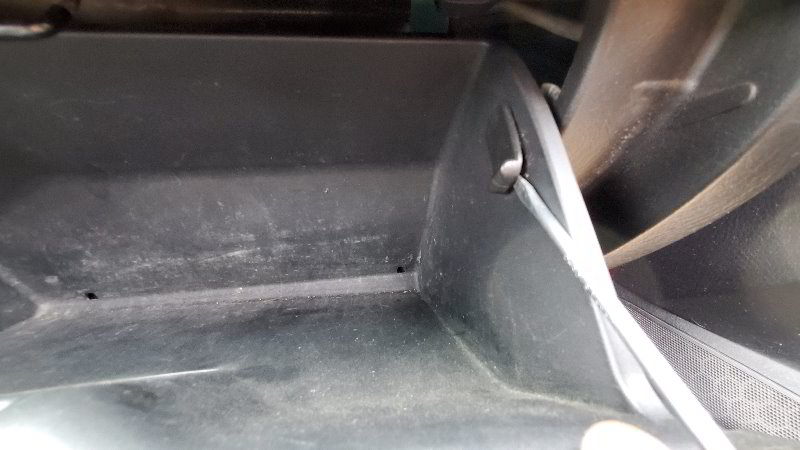 2001-2005-Honda-Civic-Cabin-Air-Filter-Replacement-Guide-005