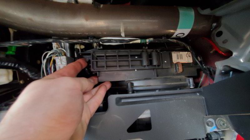 2001-2005-Honda-Civic-Cabin-Air-Filter-Replacement-Guide-010