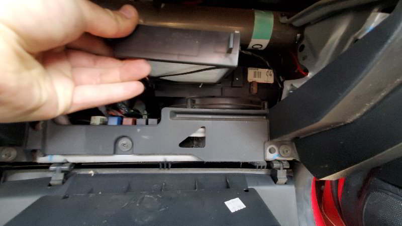 2001-2005-Honda-Civic-Cabin-Air-Filter-Replacement-Guide-018