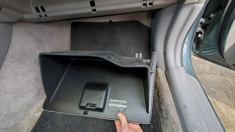 2002-2006-Toyota-Camry-Cabin-Air-Filter-Replacement-Guide-005