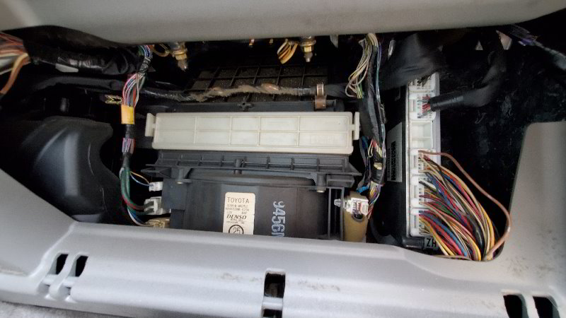 2002-2006-Toyota-Camry-Cabin-Air-Filter-Replacement-Guide-007