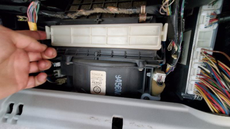 2002-2006-Toyota-Camry-Cabin-Air-Filter-Replacement-Guide-009