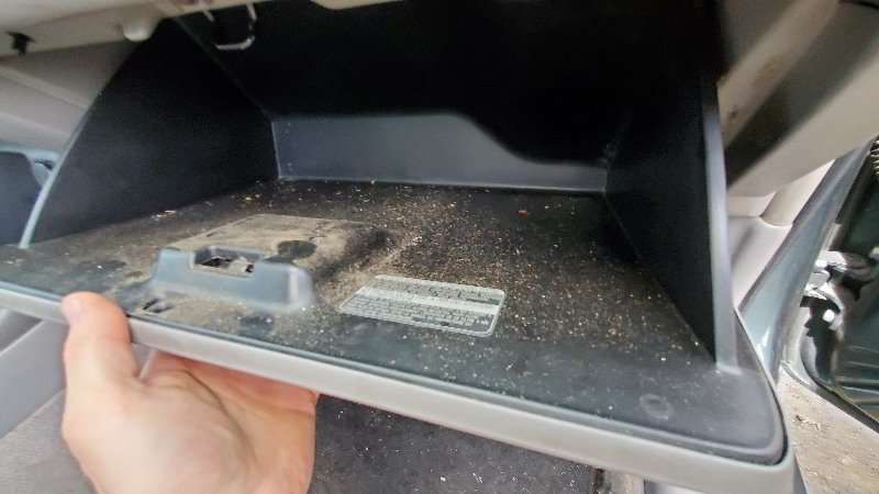 2002-2006-Toyota-Camry-Cabin-Air-Filter-Replacement-Guide-015