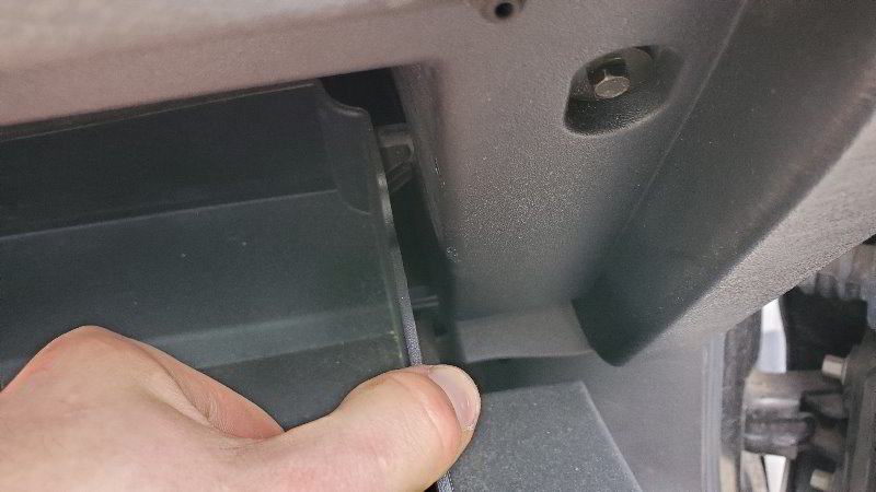 2003-2007-Saturn-Ion-Cabin-Air-Filter-Replacement-Guide-004