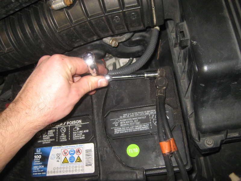 20032008HondaPilot12VAutomotiveBatteryReplacementGuide002
