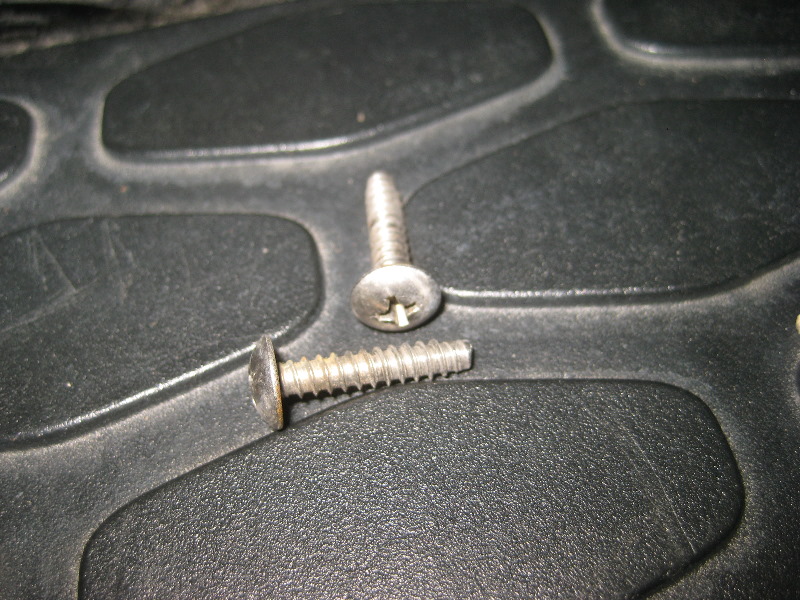 2003-2008-Honda-Pilot-Third-Brake-Light-Bulb-Replacement-Guide-010