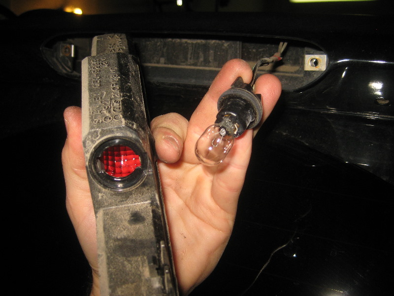 Honda Pilot Brake Light Bulb Replacement
