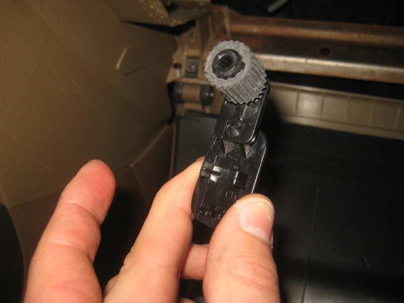 2003-2008-Honda-Pilot-Cabin-Air-Filter-Replacement-Guide-006