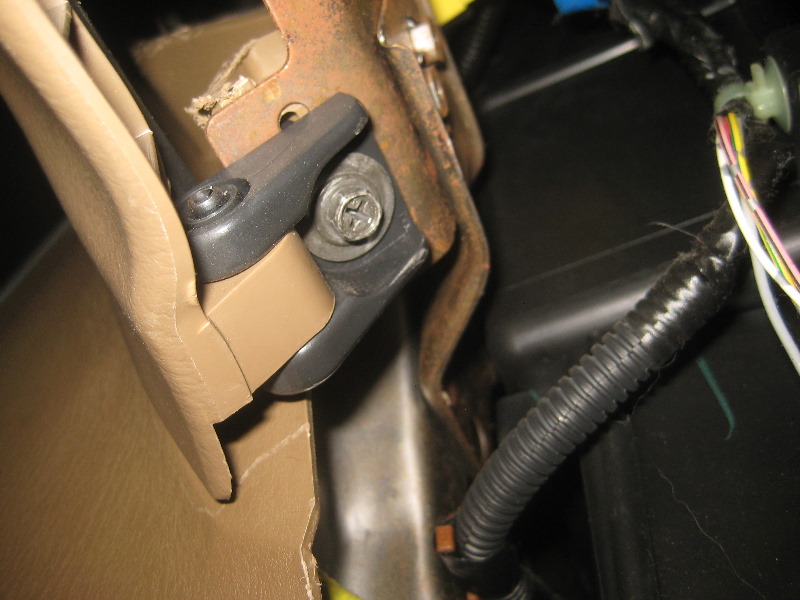 2003-2008-Honda-Pilot-Cabin-Air-Filter-Replacement-Guide-022