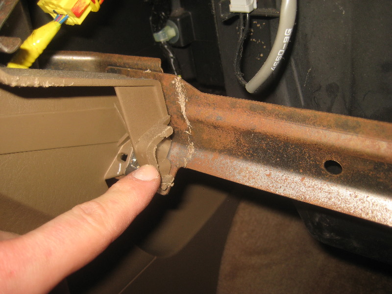 2003-2008-Honda-Pilot-Cabin-Air-Filter-Replacement-Guide-029