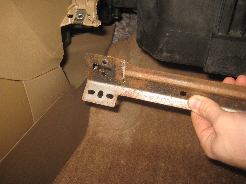 2003-2008-Honda-Pilot-Cabin-Air-Filter-Replacement-Guide-034