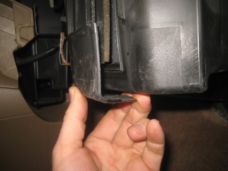 2003-2008-Honda-Pilot-Cabin-Air-Filter-Replacement-Guide-038