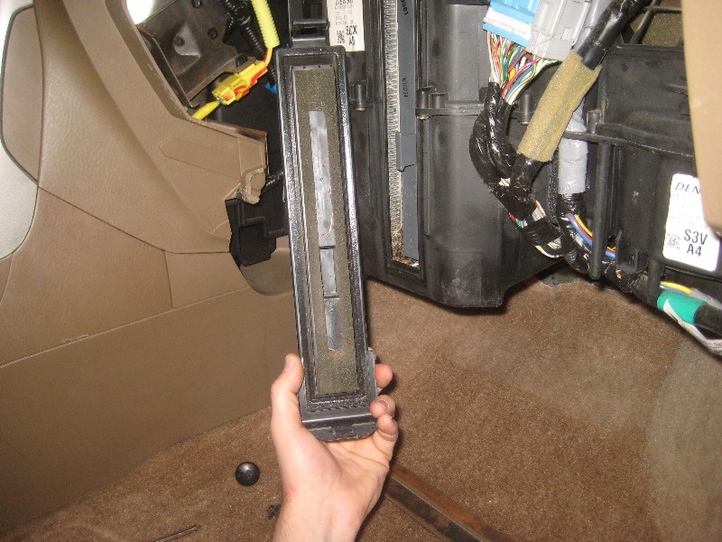 2003-2008-Honda-Pilot-Cabin-Air-Filter-Replacement-Guide-040