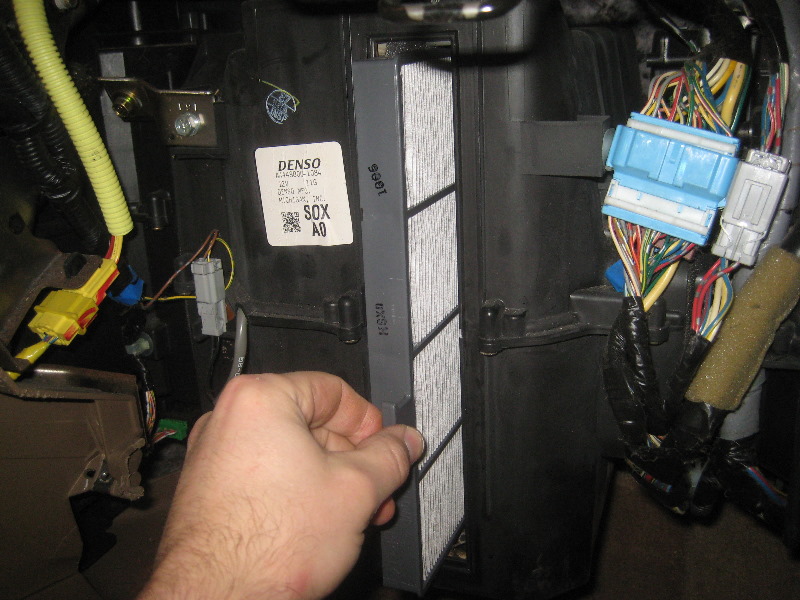 2003-2008-Honda-Pilot-Cabin-Air-Filter-Replacement-Guide-042