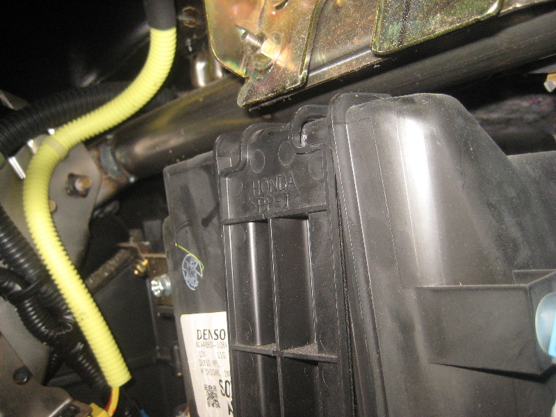 2003-2008-Honda-Pilot-Cabin-Air-Filter-Replacement-Guide-053