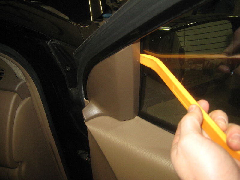 2003-2008-Honda-Pilot-Interior-Door-Panel-Removal-Guide-002