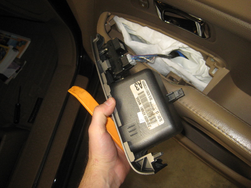 2003-2008-Honda-Pilot-Interior-Door-Panel-Removal-Guide-006
