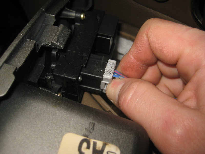 2003-2008-Honda-Pilot-Interior-Door-Panel-Removal-Guide-007