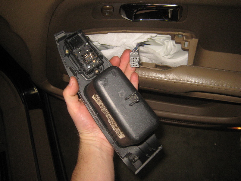 2003-2008-Honda-Pilot-Interior-Door-Panel-Removal-Guide-008