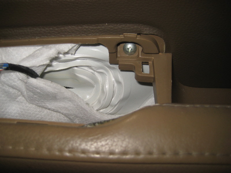 2003-2008-Honda-Pilot-Interior-Door-Panel-Removal-Guide-009