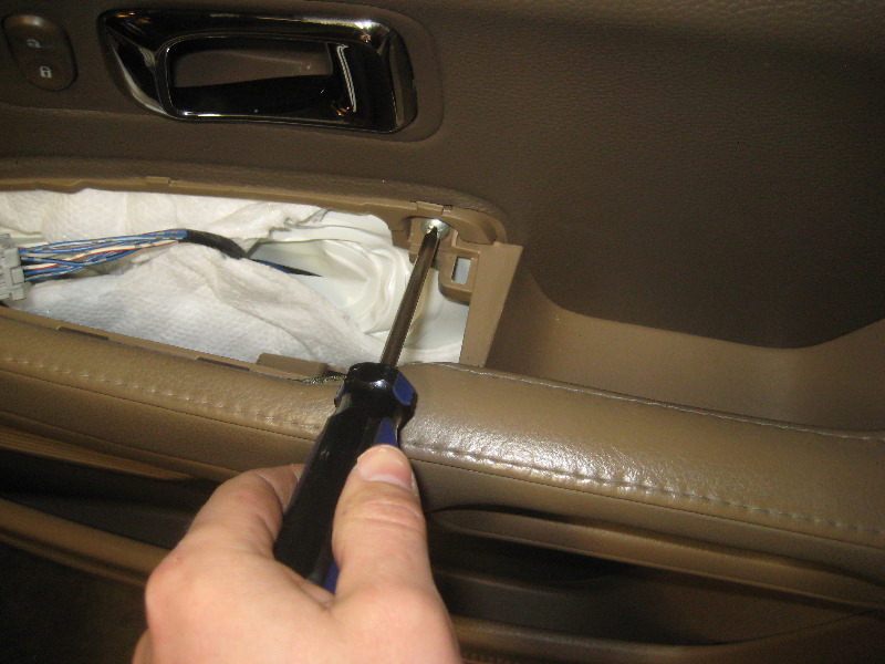 2003-2008-Honda-Pilot-Interior-Door-Panel-Removal-Guide-010