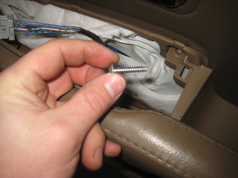 2003-2008-Honda-Pilot-Interior-Door-Panel-Removal-Guide-011