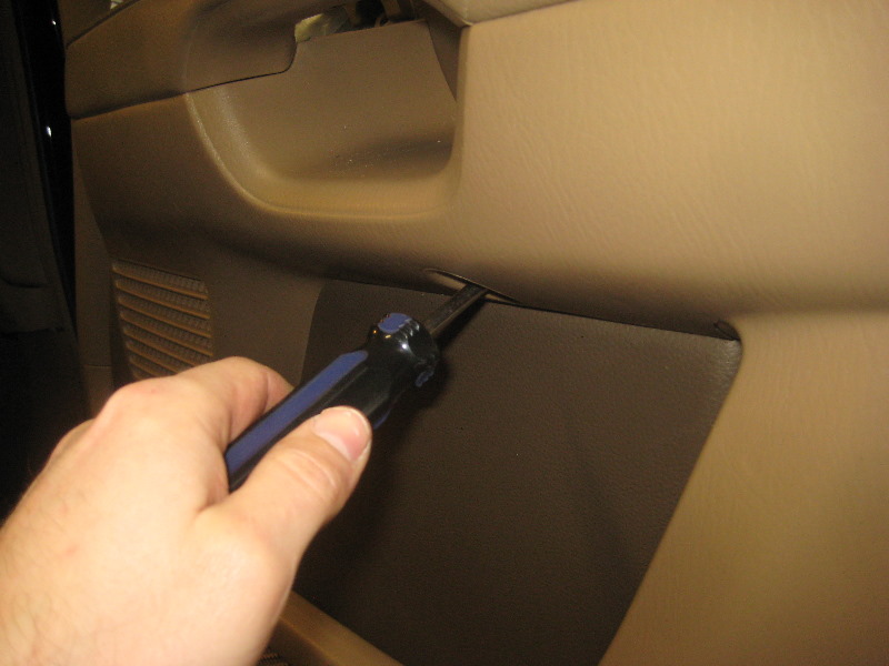 2003-2008-Honda-Pilot-Interior-Door-Panel-Removal-Guide-013