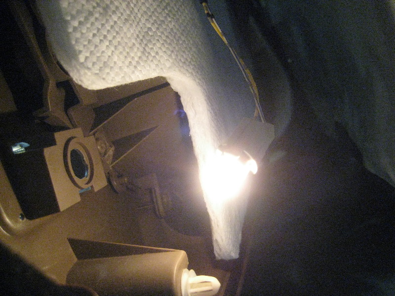 2003-2008-Honda-Pilot-Interior-Door-Panel-Removal-Guide-023