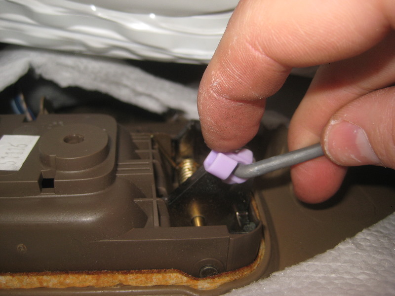 2003-2008-Honda-Pilot-Interior-Door-Panel-Removal-Guide-025