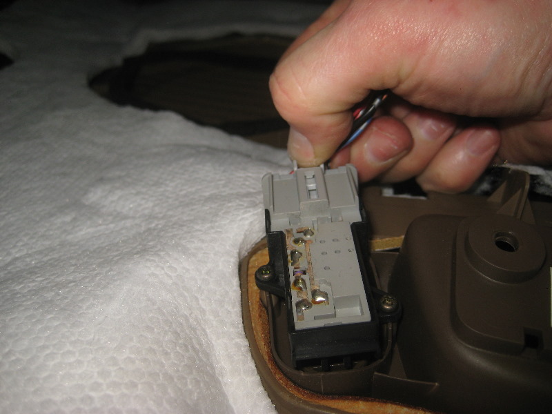 2003-2008-Honda-Pilot-Interior-Door-Panel-Removal-Guide-027