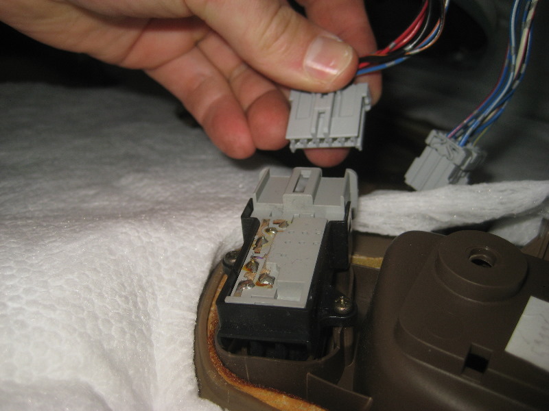 2003-2008-Honda-Pilot-Interior-Door-Panel-Removal-Guide-034