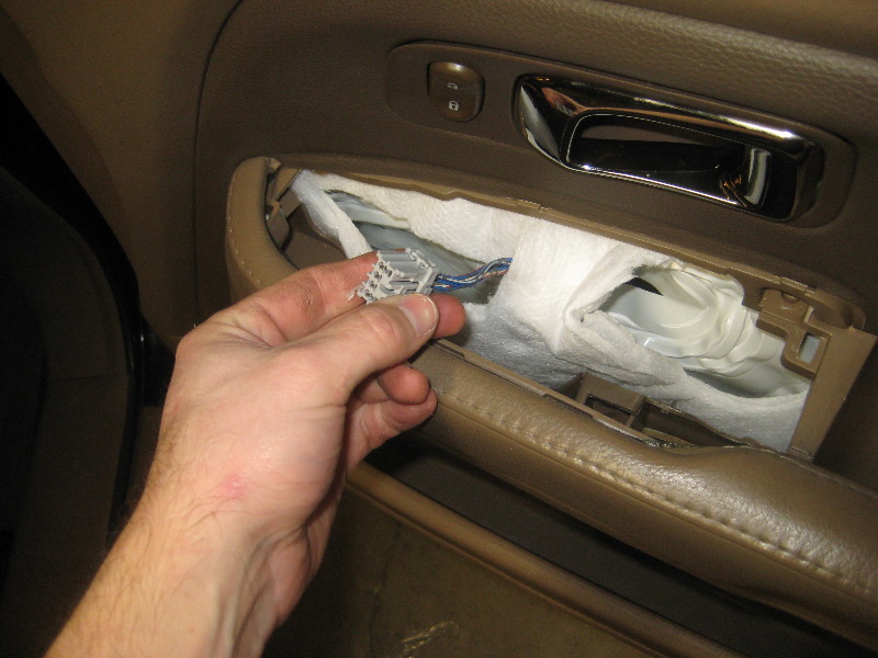 2003-2008-Honda-Pilot-Interior-Door-Panel-Removal-Guide-038