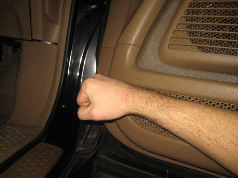 2003-2008-Honda-Pilot-Interior-Door-Panel-Removal-Guide-042