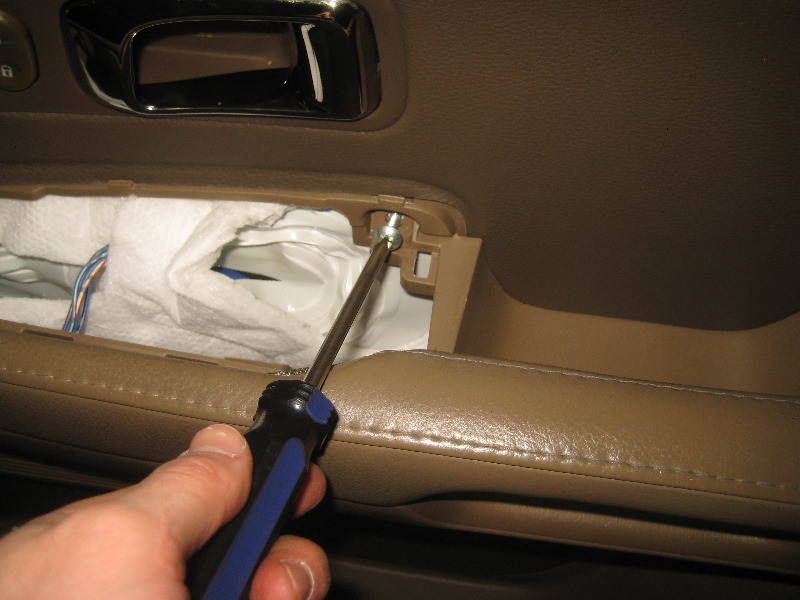2003-2008-Honda-Pilot-Interior-Door-Panel-Removal-Guide-049