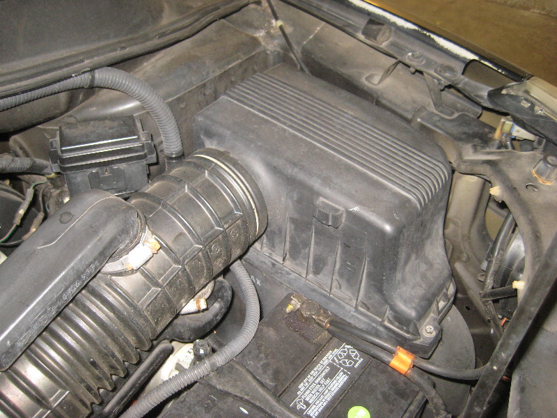 2003-2008-Honda-Pilot-Engine-Air-Filter-Replacement-Guide-001