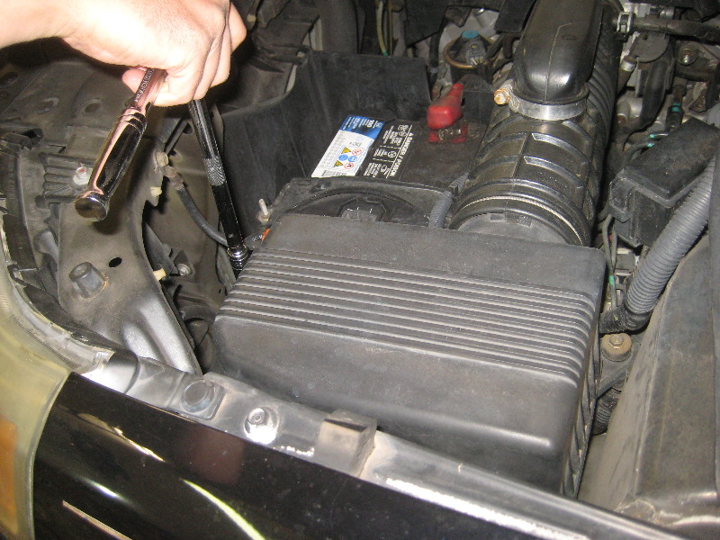 2003-2008-Honda-Pilot-Engine-Air-Filter-Replacement-Guide-002