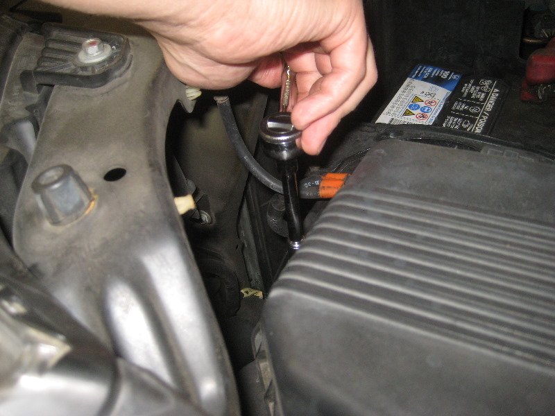 2003-2008-Honda-Pilot-Engine-Air-Filter-Replacement-Guide-003