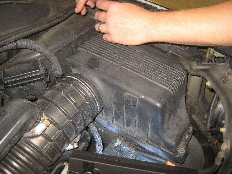 2003-2008-Honda-Pilot-Engine-Air-Filter-Replacement-Guide-004