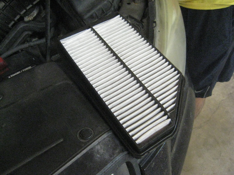 2003-2008-Honda-Pilot-Engine-Air-Filter-Replacement-Guide-008