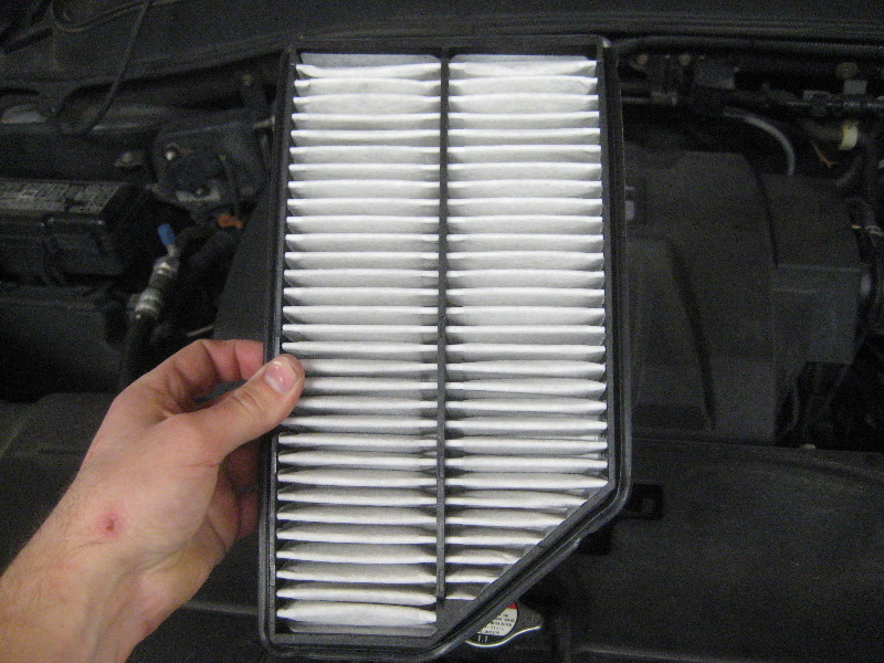 2003-2008-Honda-Pilot-Engine-Air-Filter-Replacement-Guide-010