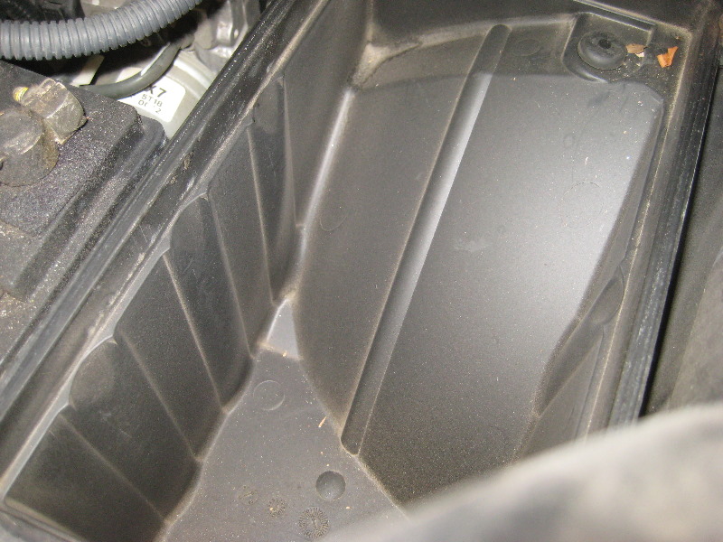 2003-2008-Honda-Pilot-Engine-Air-Filter-Replacement-Guide-012