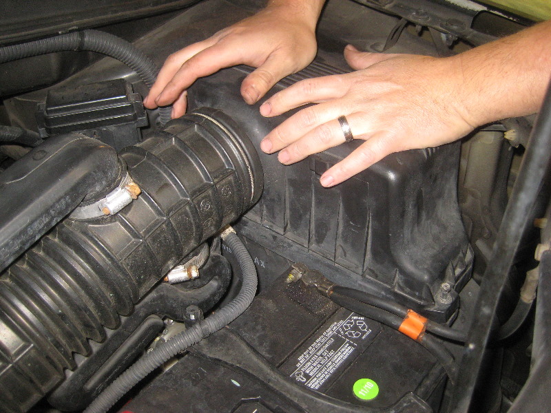 2003-2008-Honda-Pilot-Engine-Air-Filter-Replacement-Guide-014