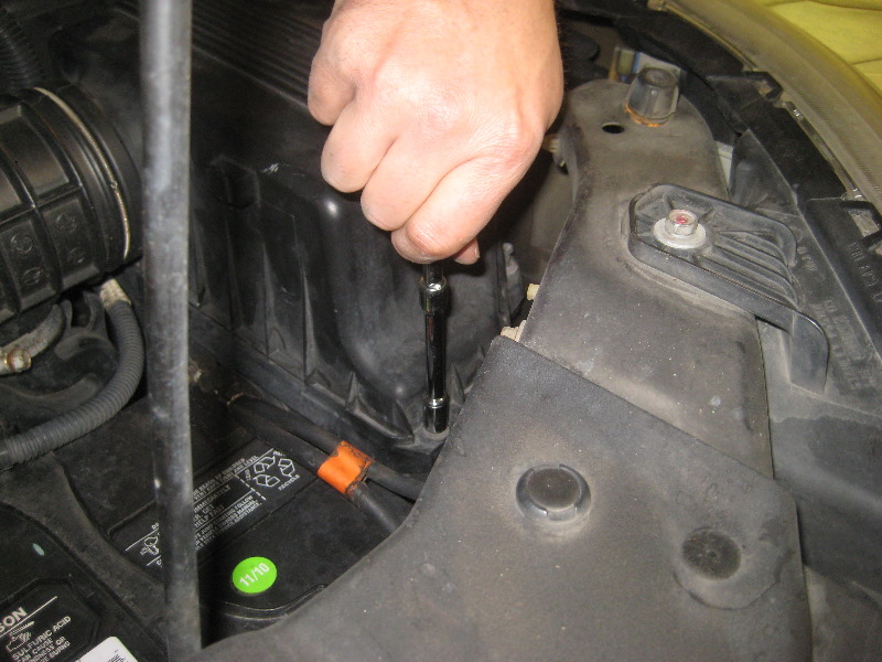 2003-2008-Honda-Pilot-Engine-Air-Filter-Replacement-Guide-015