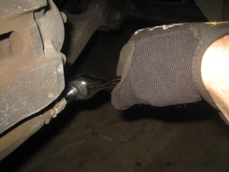 2003-2008-Honda-Pilot-Front-Brake-Pads-Replacement-Guide-008