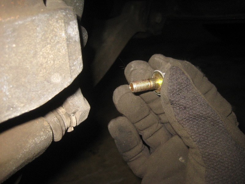 2003-2008-Honda-Pilot-Front-Brake-Pads-Replacement-Guide-009